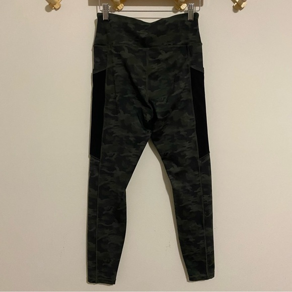 Good American Green Camo Leggings size Large - Picture 7 of 8